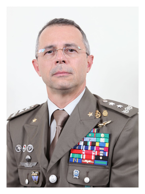 Il Generale di Divisione Massimo Panizzi Il Generale di Divisione Massimo Panizzi