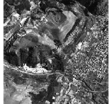 Piccolo scorcio del territorio mostrato in una foto aerea in bianco e nero