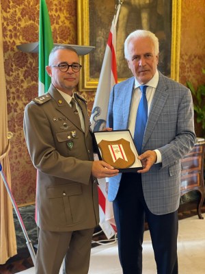 Incontro Tra il comandante dell'Istituto Geografico Militare e il Presidente della Regione Toscana Incontro Tra il comandante dell'Istituto Geografico Militare e il Presidente della Regione Toscana