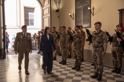 Bandiera Istituto Geografico Militare - Onori alle autorità