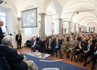 Dettaglio del pubblico che assiste alla cerimonia Dettaglio del pubblico che assiste alla cerimonia