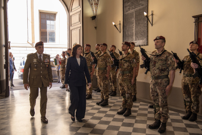 Bandiera Istituto Geografico Militare - Onori alle autorità