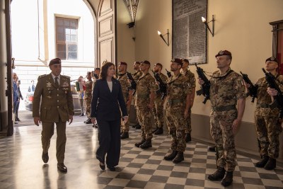 Bandiera Istituto Geografico Militare - Onori alle autorità